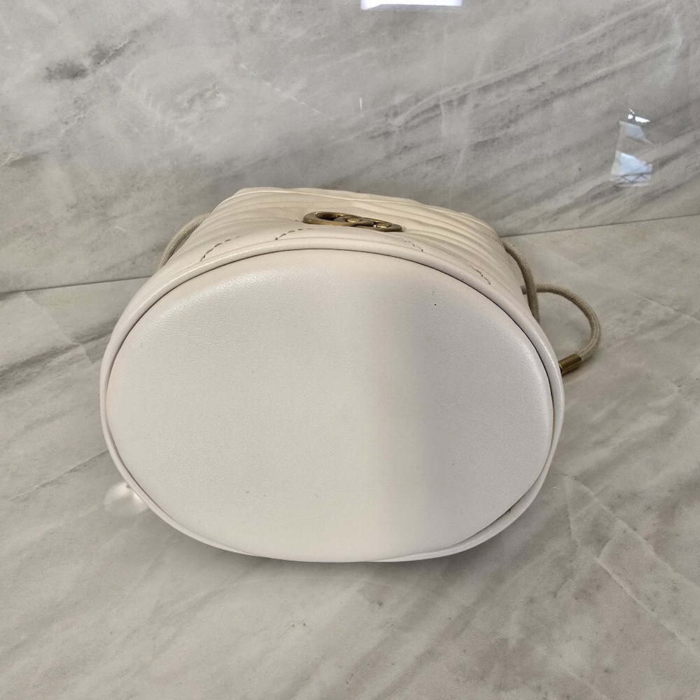 Gucci GG Marmont Bucket Bag - Picture 4 of 12